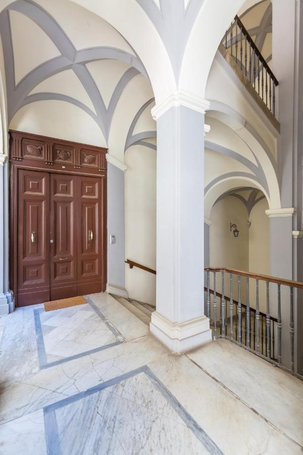 Design & Studio Duplex At National Museum Naples Exterior photo